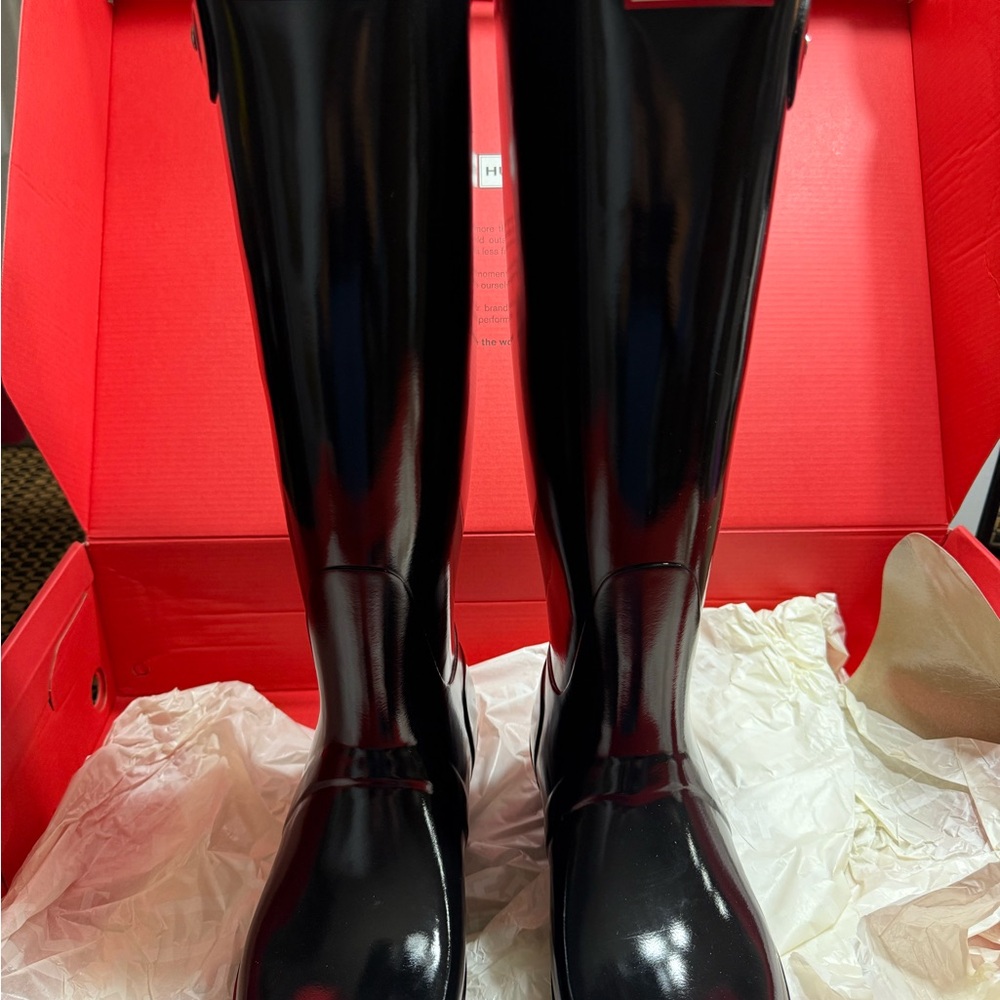 Hunter Glossy Black Women's Rain Boots SZ 8- New in Box